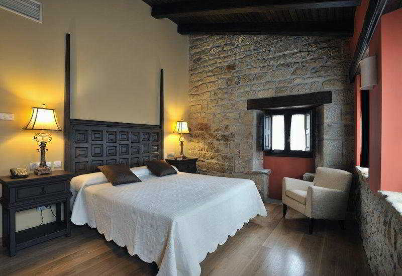 El Peiron Hotel Sos del Rey Católico Kültér fotó